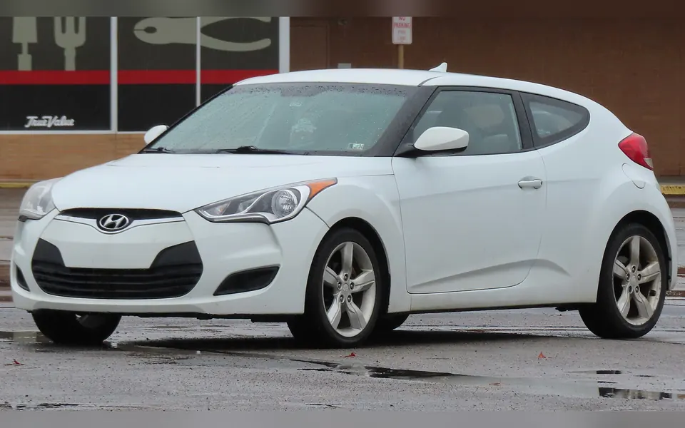 Hyundai Veloster, real photo of this generation