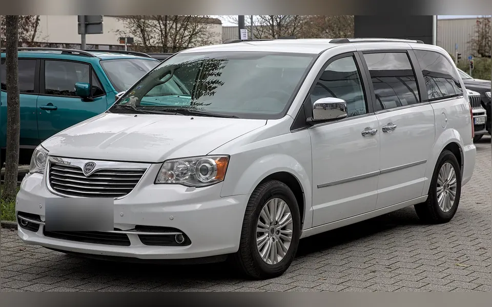 Lancia Thema / Voyager, fotografie reală a acestei generații