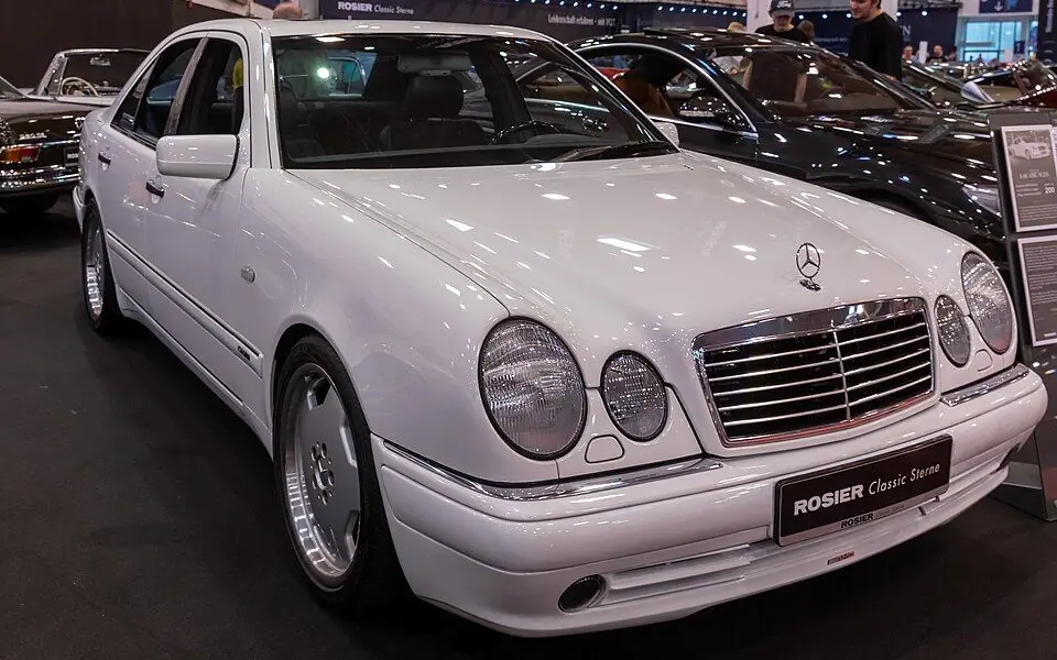 Mercedes-Benz Clase E (W210), fotografie reală a acestei generații
