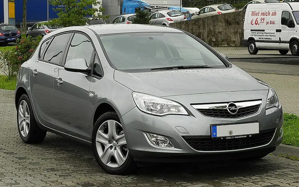Opel Astra J, fotografía real de esta generación