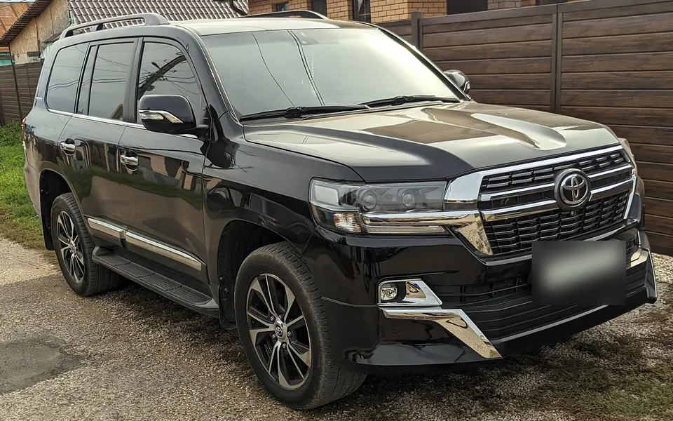 Toyota Land Cruiser V8 (J200), fotografía real de esta generación